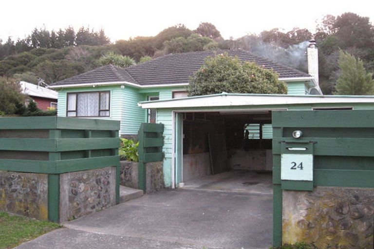 Photo of property in 24 Lees Grove, Wainuiomata, Lower Hutt, 5014