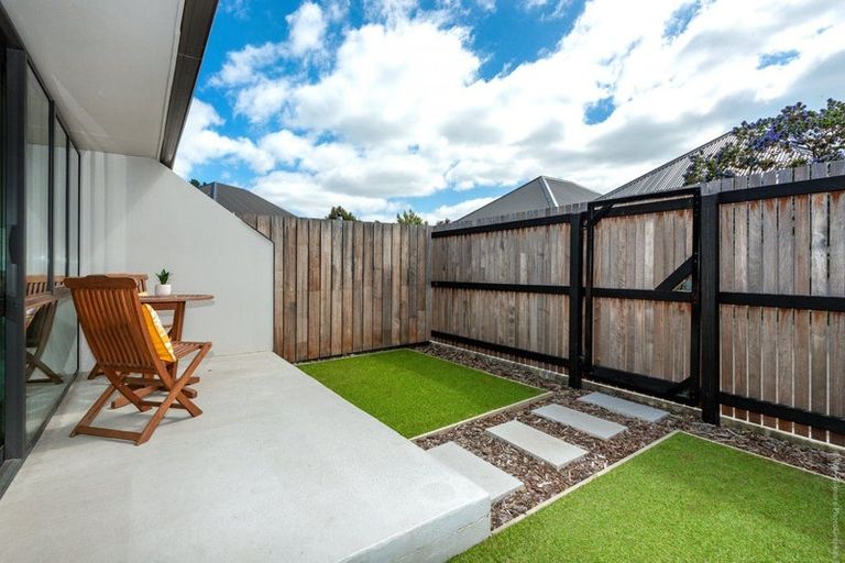 Photo of property in 4/71b Main Road, Redcliffs, Christchurch, 8081