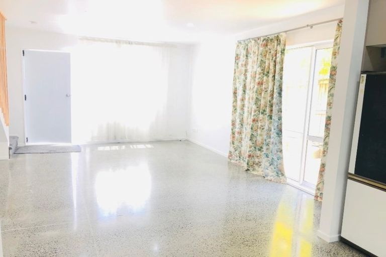 Photo of property in 9 Humphrey Kemp Avenue, Henderson, Auckland, 0612