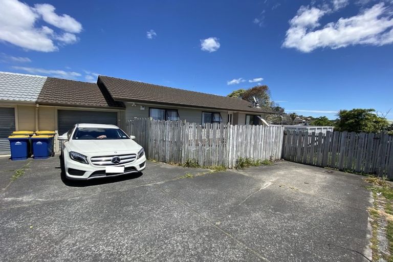 Photo of property in 1/16 Cabello Place, Unsworth Heights, Auckland, 0632