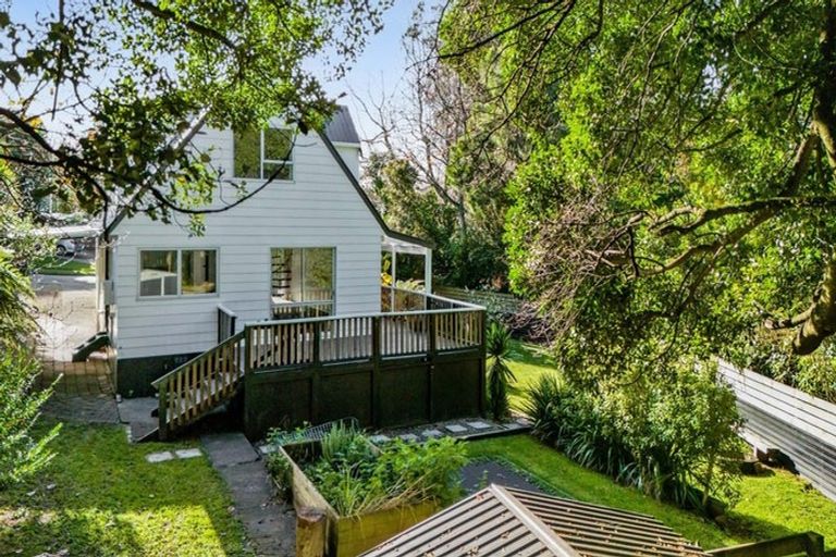 Photo of property in 8 Elizabeth Place, Ferndale, New Plymouth, 4310