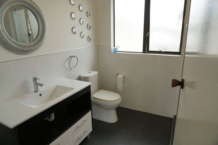Photo of property in 2/170 Old Wairoa Road, Papakura, 2110