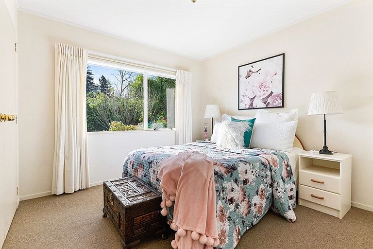 Photo of property in 41 Headcorn Place, Botany Downs, Auckland, 2010