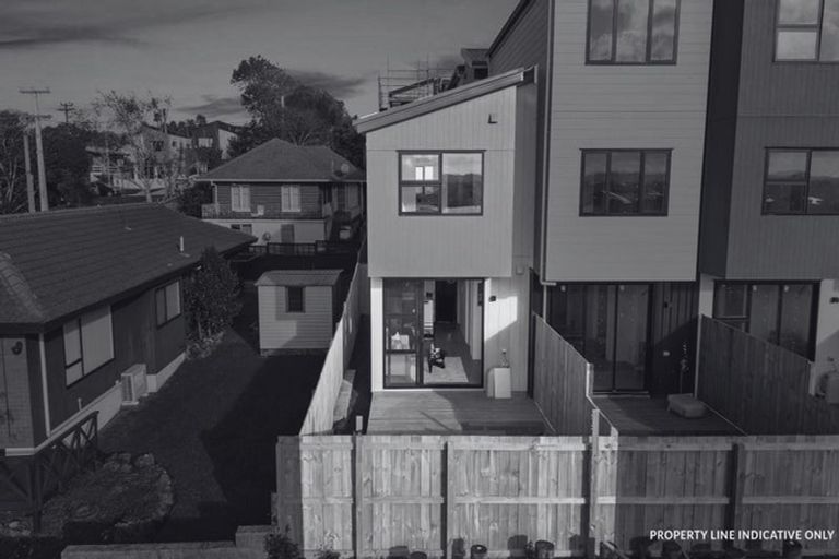 Photo of property in 12/28 Lavelle Road, Henderson, Auckland, 0612