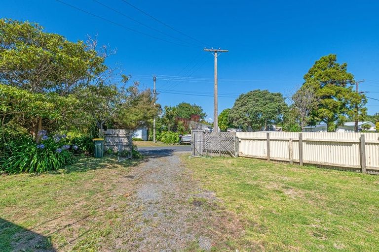 Photo of property in 4 James Mcleod Road, Shelly Beach, Helensville, 0874