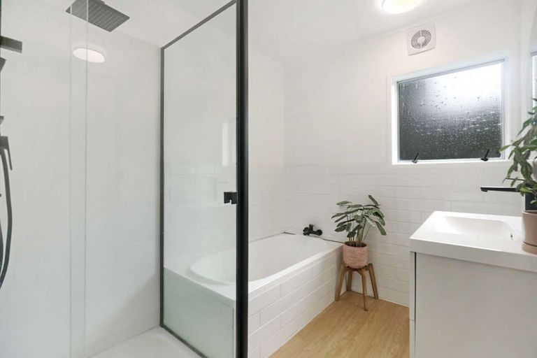 Photo of property in 22 Fernleigh Avenue, Waiuku, 2123