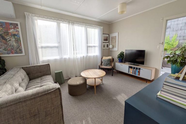 Photo of property in 1/30 London Road, Korokoro, Lower Hutt, 5012