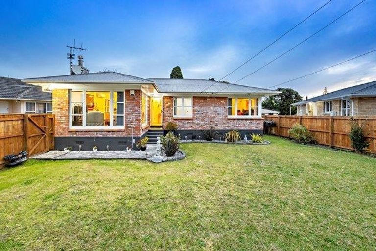 Photo of property in 142 Russell Road, Manurewa, Auckland, 2102