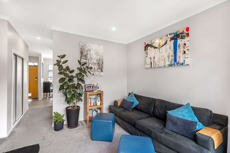 Photo of property in 11 Wai Place, Westgate, Auckland, 0614