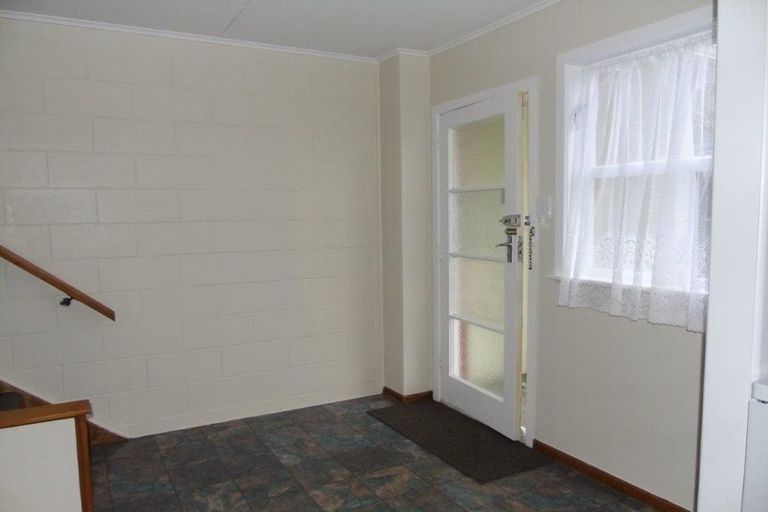 Photo of property in Shakespeare Flats, 8/48 Merton Street, Trentham, Upper Hutt, 5018