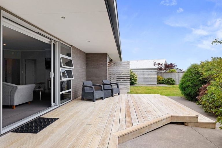 Photo of property in 12 Megaw Close, Whalers Gate, New Plymouth, 4310