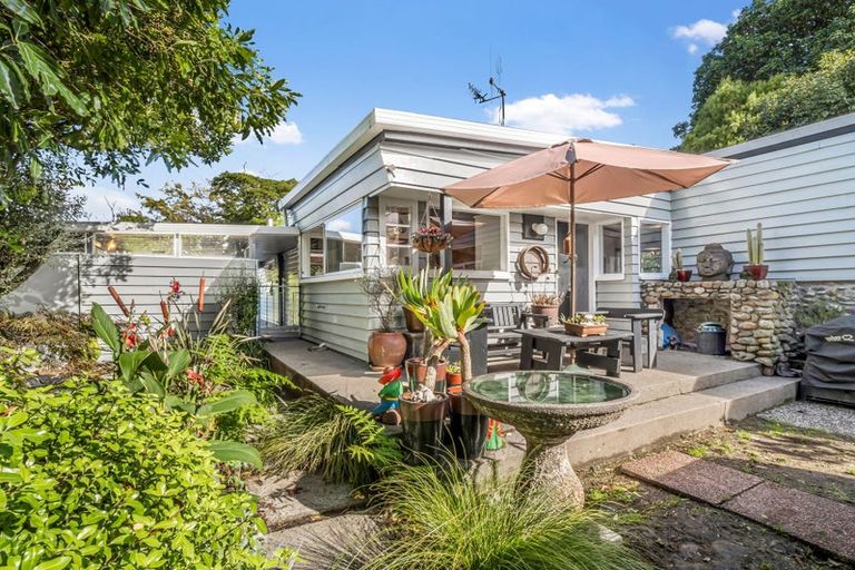 Photo of property in 105a Pahiatua Street, Hokowhitu, Palmerston North, 4410