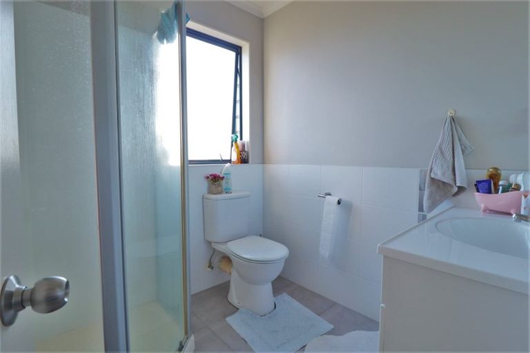 Photo of property in 16 Finbar Close, Flat Bush, Auckland, 2019
