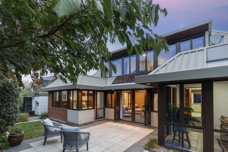 Photo of property in 16 Kent Lodge Avenue, Avonhead, Christchurch, 8042