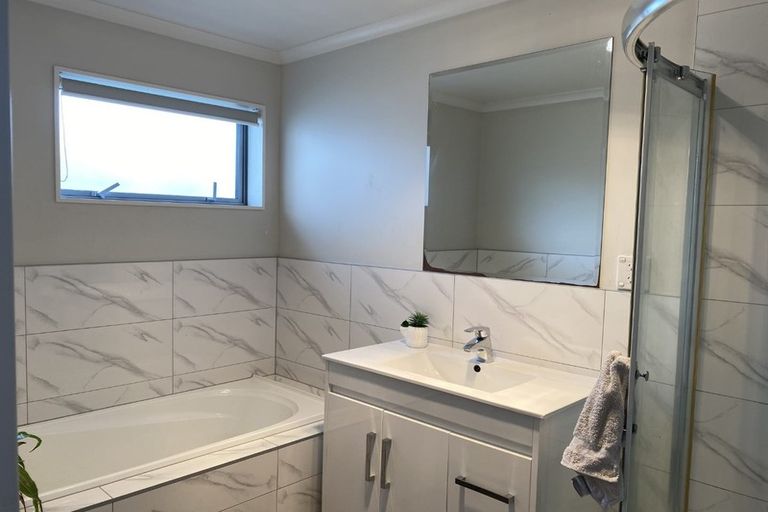 Photo of property in 8 Whekau Drive, Takanini, 2112