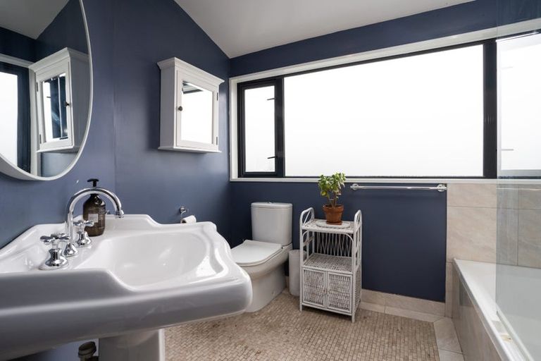 Photo of property in 34 Takahe Drive, Cashmere, Christchurch, 8022