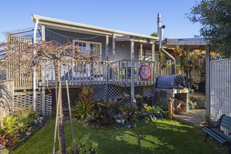 Photo of property in 5 Te Whena Street, Otaki Beach, Otaki, 5512