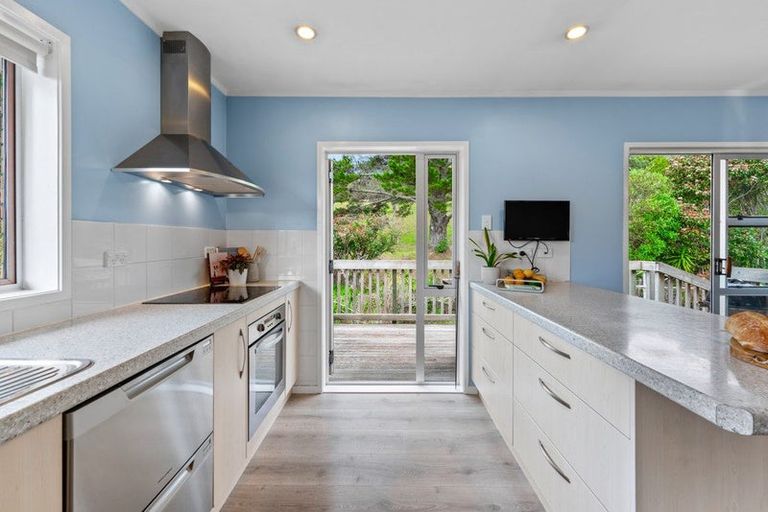 Photo of property in 54 Saddleback Rise, Murrays Bay, Auckland, 0630