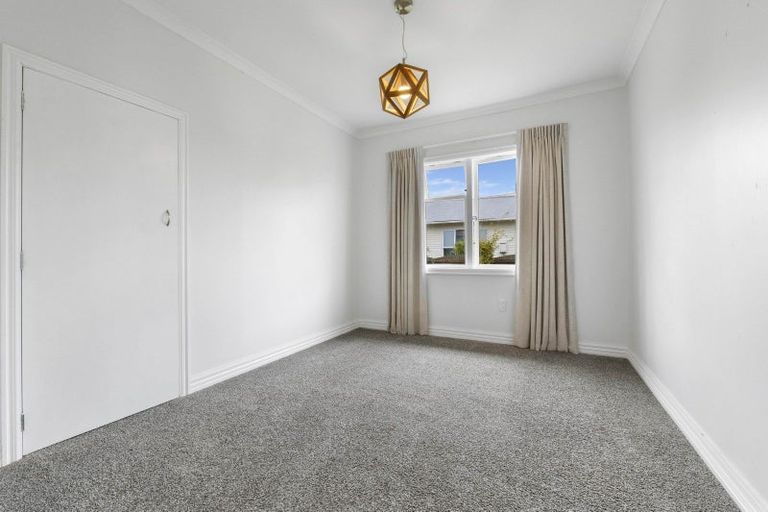 Photo of property in 54 Waiwaka Terrace, Strandon, New Plymouth, 4312