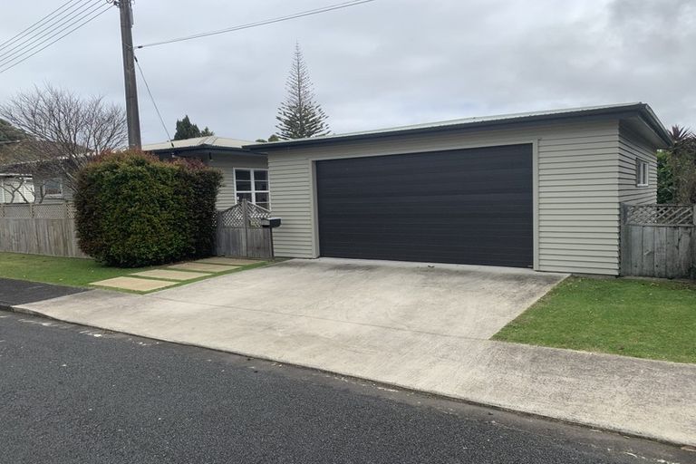 Photo of property in 2a Barberry Lane, Te Atatu Peninsula, Auckland, 0610