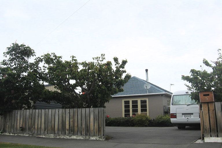 Photo of property in 5 Rowe Place, Burwood, Christchurch, 8061