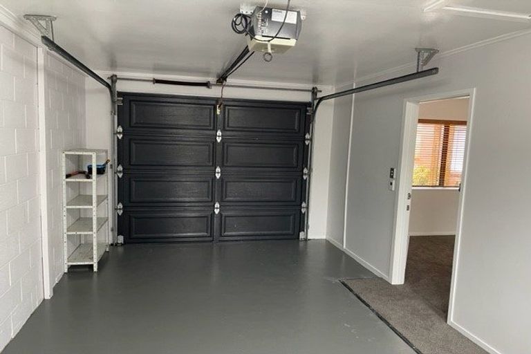 Photo of property in 2/55 Northcote Road, Hillcrest, Auckland, 0627