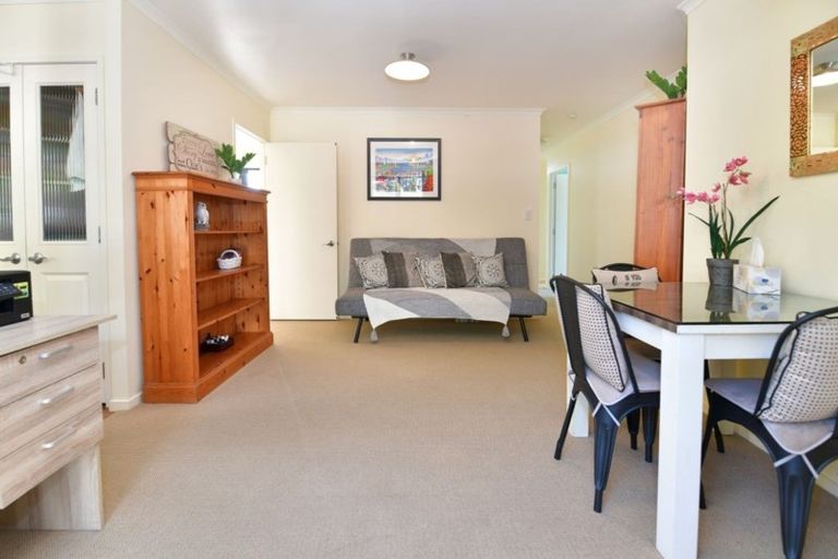 Photo of property in 11 Roberta Crescent, Orewa, 0931