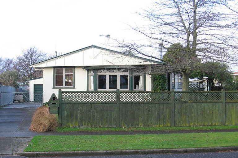Photo of property in 120 Ruamahanga Crescent, Terrace End, Palmerston North, 4410