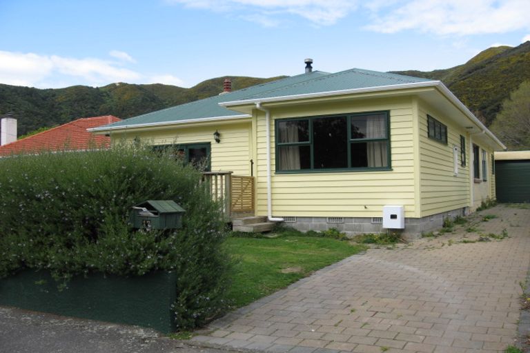 Photo of property in 17 Freyberg Street, Waterloo, Lower Hutt, 5011