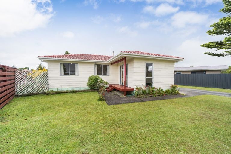 Photo of property in 43 Acacia Street, Kelvin Grove, Palmerston North, 4414