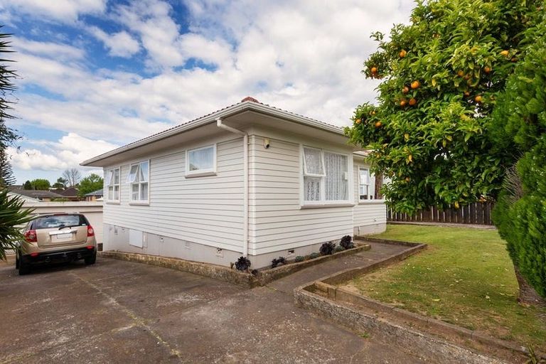 Photo of property in 13 Minton Place, Manurewa, Auckland, 2102