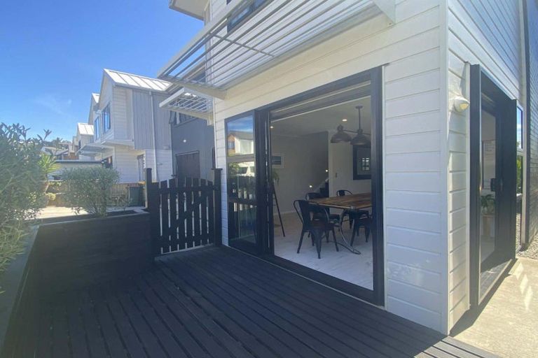 Photo of property in 15 Seafarer Crescent, Stanmore Bay, Whangaparaoa, 0932
