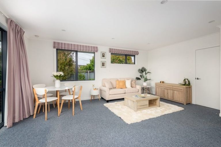 Photo of property in 1/241 Fifield Terrace, Opawa, Christchurch, 8023