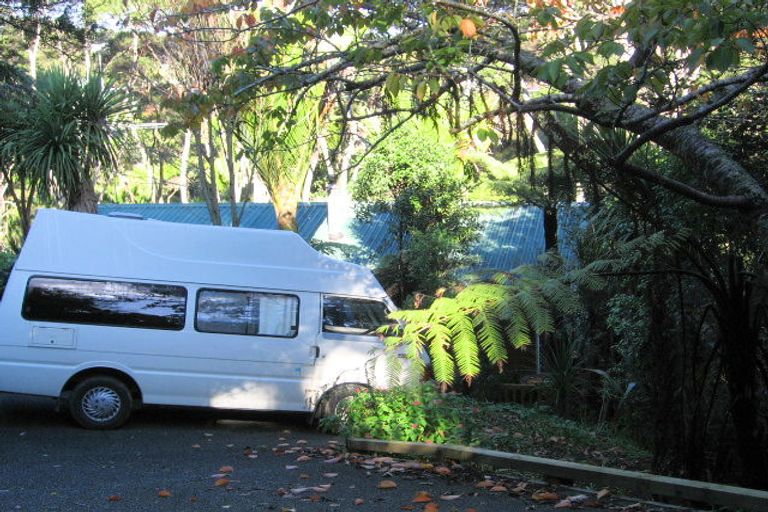 Photo of property in 102 Laingholm Drive, Laingholm, Auckland, 0604