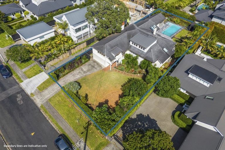 Photo of property in 8 Tiri Road, Milford, Auckland, 0620