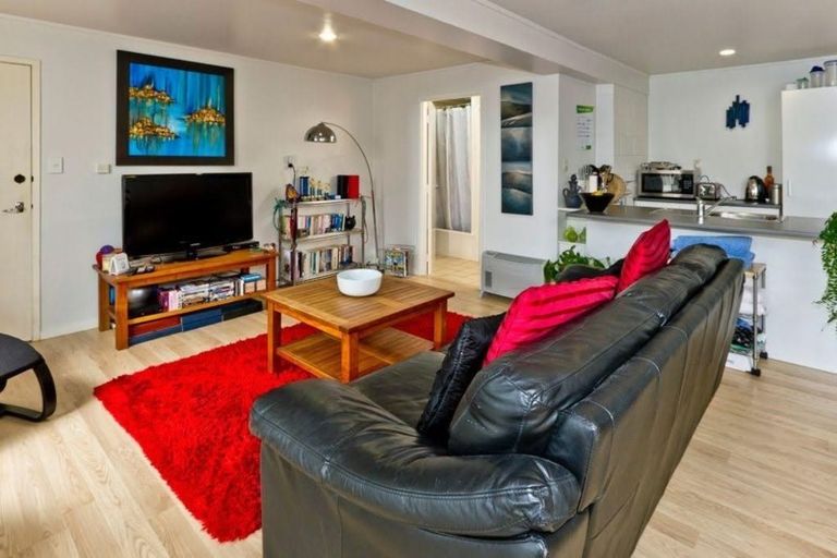 Photo of property in 47 Mcdowell Crescent, Hillcrest, Auckland, 0627