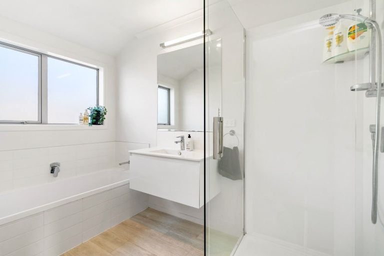 Photo of property in 76 Stace Hopper Drive, One Tree Point, 0118