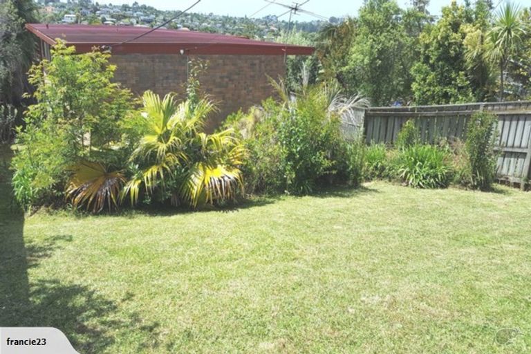 Photo of property in 1/62 Target Road, Totara Vale, Auckland, 0629