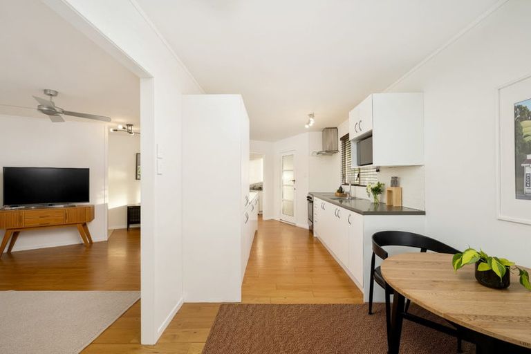 Photo of property in 5 Mckinley Road, Sunnyvale, Auckland, 0612