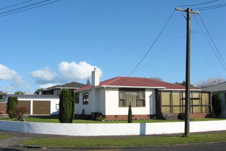 Photo of property in 24 Karaka Street, Merrilands, New Plymouth, 4312