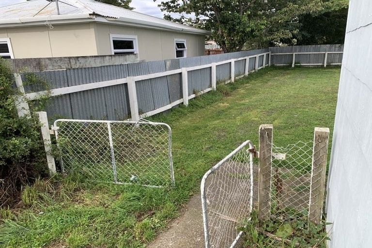 Photo of property in 11 Goldsmith Crescent, Levin, 5510