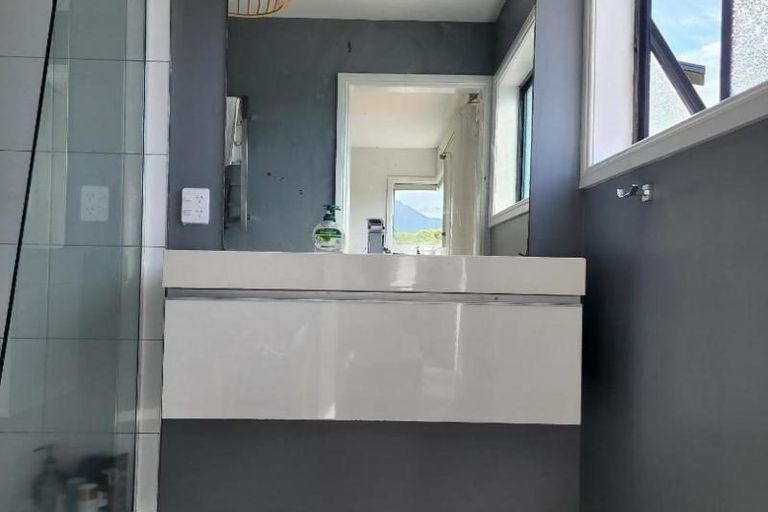 Photo of property in 5 Butlers Lane, Oakura, 4314