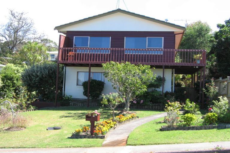 Photo of property in 2/7 Dunraven Place, Torbay, Auckland, 0630