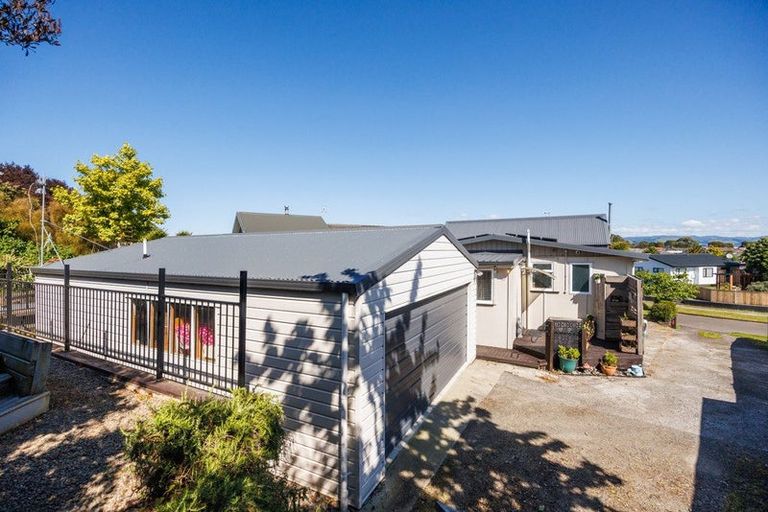 Photo of property in 25 Dahlstrom Grove, Kelvin Grove, Palmerston North, 4414