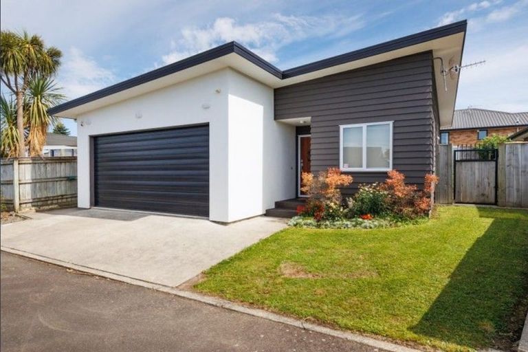 Photo of property in 10 Galea Grove, Kelvin Grove, Palmerston North, 4414