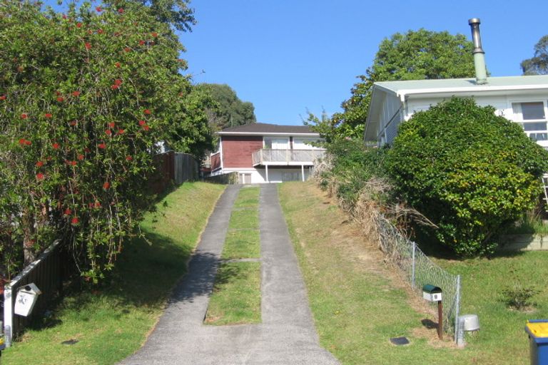 Photo of property in 9 Hatherlow Street, Glenfield, Auckland, 0629