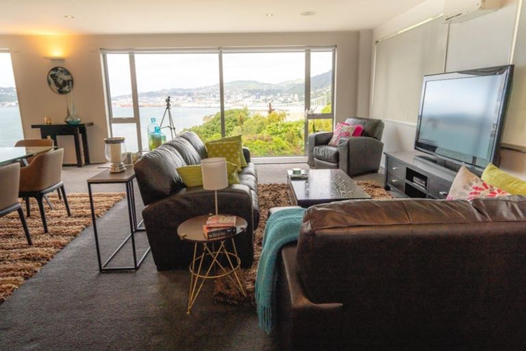 Photo of property in 11 Sovereign Point, Kaiwharawhara, Wellington, 6035