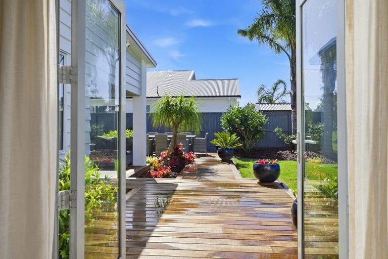 Photo of property in 42 Cassinia Close, Papamoa Beach, Papamoa, 3118