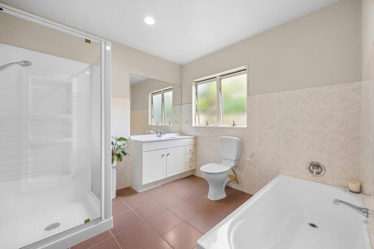 Photo of property in 40 Westpark Drive, West Harbour, Auckland, 0618