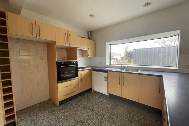 Photo of property in 1 Silverstone Place, Henderson, Auckland, 0612